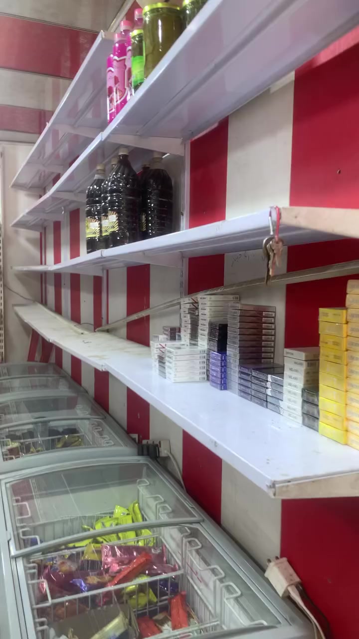 غراض اسواق رفوف والعوارض وسلات جبس وكرسي والميز عنوان بغداد الجديده رقم ***********
