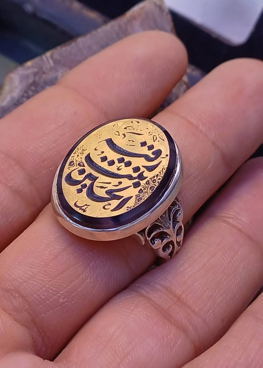 يا هلا ومية هلا بعشاق الفخامة والتميز وأهل الذوق الرفيع! 📢🔥💍

​جايبين لكم اليوم تُحف فنية تسر العين وتريح القلب 💎✨. وفرنالكم تشكيلة نادرة من العقيق اليماني الأصلي 💯، بشغل وجراخات وخطوط إيرانية تفتح النفس 🇮🇷✍️، وبأنامل الخطاط المبدع والممروف (ياسين) ✒️🔥.

​وطبعاً الشغل الملوكي ما يكمل إلا بـ فضة يدوية إيرانية بالكامل عيار 925 🥈🛠️، صياغة مميزة تاخذ العقل ومصنوعة بحب ودقة! 🤩

​👇 تعالوا شوفوا المجموعات اللي حضرناها لكم: 👇
​🥇 المجموعة الأولى:
عقيق يماني "شفة عبد" 🖤 لونه ملوكي وهيبة، مخطوط عليه ببركة الاسم الشريف:
( رُقَيَّة بِنتُ الحُسَين ع ) 🤲✨🕊️
​🥈 المجموعة الثانية:
تشكيلة ترد الروح من العقيق اليماني "شفة العبد" 🖤 والـ "سمائي" 🩵، مخطوط عليه للتوكل وتفريج االهموم  🕋🌿🤍
​🥉 المجموعة الثالثة:
مزيج فخم من العقيق اليماني "شفة العبد" 🖤 والـ "أبيض" الصافي 🤍، مخطوط عليه (آية الحفظ) للحماية من كل شر  🧿🛡️🤲
​🏅 المجموعة الرابعة:
عقيق يماني "أبيض" 🤍 أو "سكري" 🍯 يفتح النفس وأبواب الخير، مخطوط عليه (آية الرزق) للبركة والتوفيق 💸💎🚪

​👑 كل هذا الجمال، الروحانية، والصياغة المميزة اللي تبيض الوجه 🌟 تلگوه حصرياً في:

🔨 (( مــزاد أبــو أشــرف الـيـمـنـي )) 🔨

​🏃‍♂️💨 لا تفوتكم الفرصة يا جماعة، القطع محدودة وتستاهل تكون بإيدكم!

​📲 للحجز والاستفسار، تواصلوا ويانا فوراً على الواتساب من خلال الرابط المباشر: 👇🟢

🔗 https://wa.me/9647719456977 📞💬

​حياكم الله ونورتونا! 🌹✨💍
