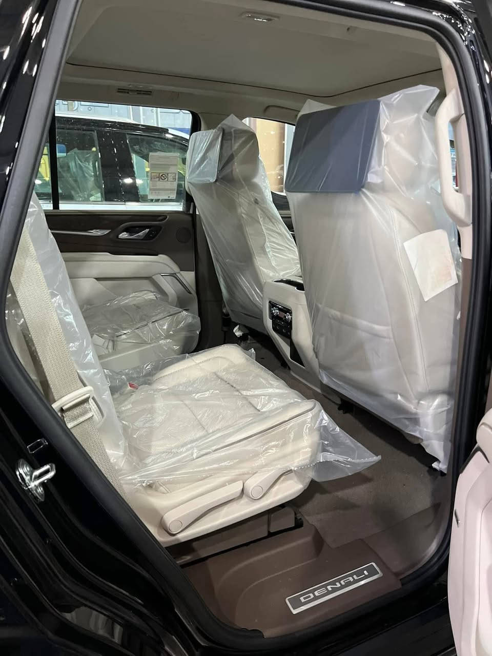 السلام عليكم بيع اور مراوس
دخول جديد زيرررررو 

‏(GMC DENAL) استلام شركة 

🔥2️⃣0️⃣2️⃣4️⃣🔥

‏ GMC VIP  كشنات منفصل رئاسي

وكالة المنصور ضمان 5 سنوات 

النوع : GMC دينالي 
العداد : 0️⃣0️⃣ (زيرووووو) 
اللون : اسود
حجم المحرك : 6.2 لتر
عدد الاسطوانات : 8 سلندر
القوة الحصانيه : 420 حصان
الكير بوكس : 10 سرعات

فل مواصفات 

🔥نظام هيدروليك ( جكات )
🔥دخول ذكي للسياره ( بصمة )
🔥شاشات خلفية
🔥دفع رباعي دبل
🔥دوسات كهرباء
🔥شاشه اماميه كبيره
🔥شاشات عدد 2 خلفيات
كامرات 360 درجه
🔥كامرا خلفيه بالمرايه
 بانوراما طكتين
🔥شاحن واير ليس
🔥كشنات جلد
🔥كشنات كهرباء
🔥كشنات خلفي منفصل
🔥رادار تحديد مسار
🔥رادارات جانبيه
🔥رادار امامي
🔥ثلاث قطع تبريد
🔥هيترات بالكشنات تدفئه تبريد امامي خلفي
🔥دوسات كهرباء تفتح ويا الباب
🔥بصمه + بصمة ابوب 4
🔥صندوك كهرباء
🔥فورويل 4x4
🔥هند بريك بصمه
🔥استيرن كهرباء
🔥اتو ستوب
🔥حساسات خلفي امامي
🔥كشافات
🔥لايتات لد + فول زنون
🔥بكلايت لد خلفي
🔥كشنات الخلفيه كهرباء
🔥سبعه راكب
🔥داتو شو
🔥هيتر بالاستيرن
🔥فول تحكم ستيرن

رقم موبايل *********** يوجد واتساب
