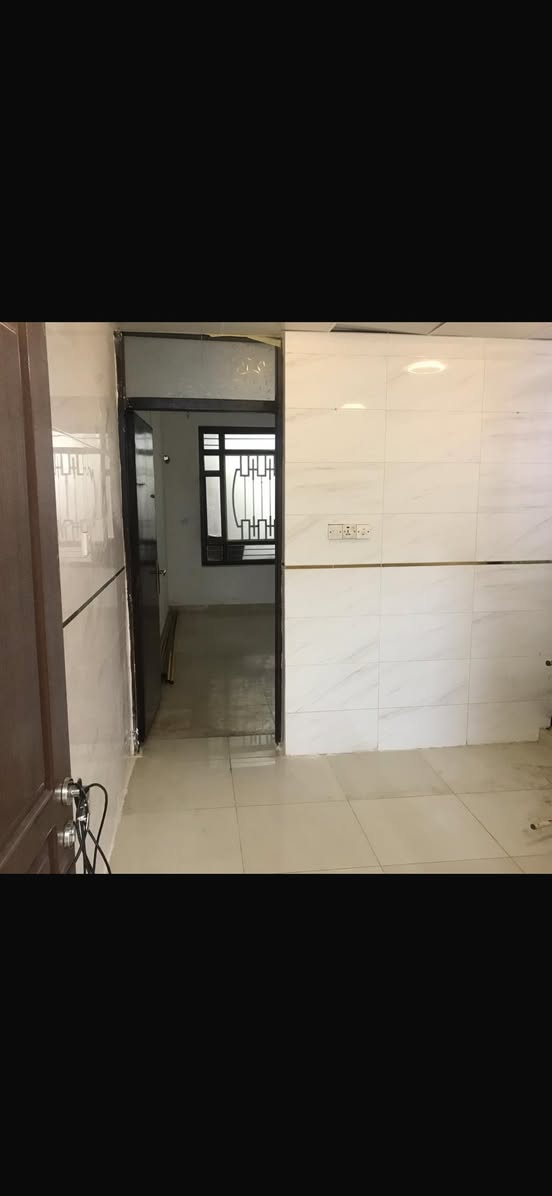 السلام عليكم 
شقه للاايجار ارضيه
زيونه محله 710 شارع مدرسة الجواهري الرئيسي 
غرفه وصاله ومطبخ ومناورعدد2 وصحيات 
***********
