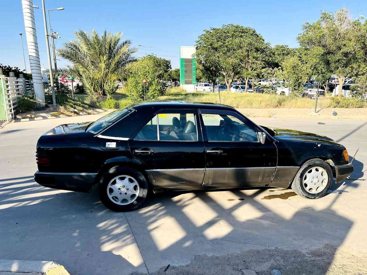 مارسیدز 1992
مەکینەی بەتە 
ڕەقم سلێمانی تا 2028 تازەیە
سعری 35 گڵا
سەیارەکە هالەکەلار
ژ.م***********
