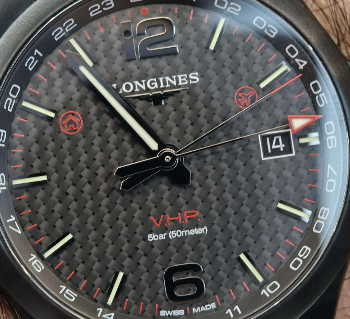 مقاطع توضيح الية عمل القطعة داخل الصفحة
🛑عرض خاص بسعر مناسب اقل من سعر الوكالة
LONGINES CONQUEST V.H.P GMT (Carbon Fiber Dail - Black Case)
🛑القطعة GMT يعني فول مو عادية ولا كرونوگراف
🛑جديدة لوك كاملة المرفقات (مع علبة رقم 4) سويسري أصلي مع الضمان سنتين من الوكالة الرسمية في العراق
(Very High Precision) دقة عالية جداً استثنائية
ثلاث توقيتات (توقيت الدولة وتوقيت السفر وتوقيت GMT)
- نظام Gear Position Detection لإرجاع العقارب تلقائياً لوضعها الصحيح عند الصدمات او الموجات المغناطيسية
- نظام Flash Setting لضبط الوقت عبر تطبيق الهاتف عن طريق ومضات فلاش كاميرا الهاتف اضافة لضبط الوقت اليدوي الذكي وموجات الراديو
- نظام التقويم الدائم يضبط تلقائياً بدون التعديل اليدوي 
- الارقام والعقارب لامينوس بالكامل
caliber L287.2 -
43mm القطر - 
- نافذة لعرض التاريخ
- الجام زفير
- مقاومة للماء 50 متر
- الكيس والسير فولاذ مع قفل فراشة
- المينا من الكاربون فايبر
للإستفسار مراسلة الصفحة ، يوجد توصيل الى جميع محافظات العراق


**إذا كنت صاحب هذا الإعلان وتريد حذفه لأي سبب، رجاءا أرسل رسالة إلى الدعم الفني**