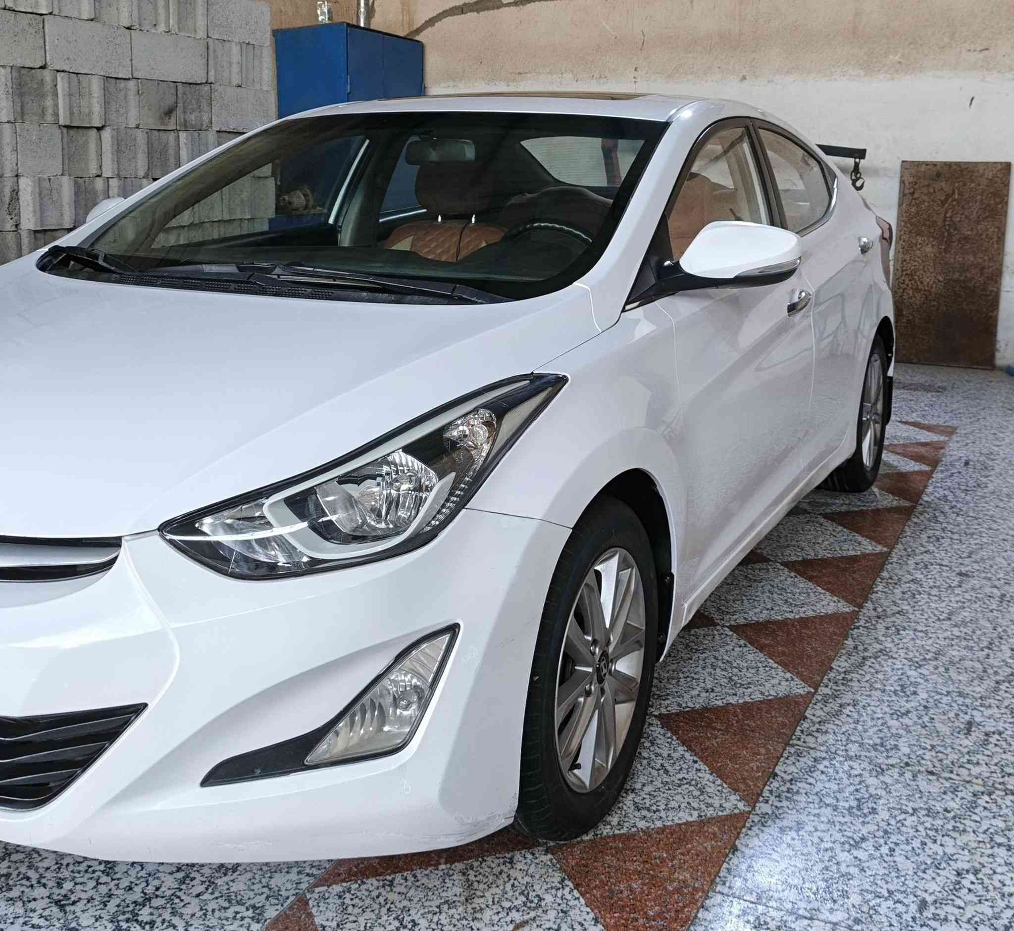 السلام عليكم
النترا  موديل 2015 وارد خليجي
 رقم بصره سنويه نافذه راعيهة بالعماره 
محرك 1800 مفتوح 
سياره بيهة صبغ فقط الدوس ومكانات بارد 
سعر 117 مكاني العماره 
***********
