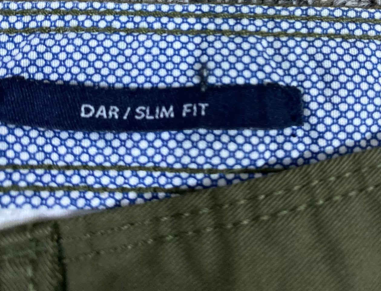 اصلي وكالة جديد 

بنطلون تشينو كاجوال (Chino Pants) 

​البراند: إل سي وايكيكي (LC Waikiki) - خط الإنتاج الأساسي (BASIC).

​القصّة (Fit): قصة ضيقة (Dar Kalıp / Slim Fit) ومصنوع من خامة مرنة (Stretch / Esnek) لتوفير الراحة

​اللون: زيتي / خاكي (Khaki / CRR).

​القياس: 34

​الطول: 105 سم 

عرض الحجل 19 سم 
​
السعر 25 الف مع التوصيل


**إذا كنت صاحب هذا الإعلان وتريد حذفه لأي سبب، رجاءا أرسل رسالة إلى الدعم الفني**