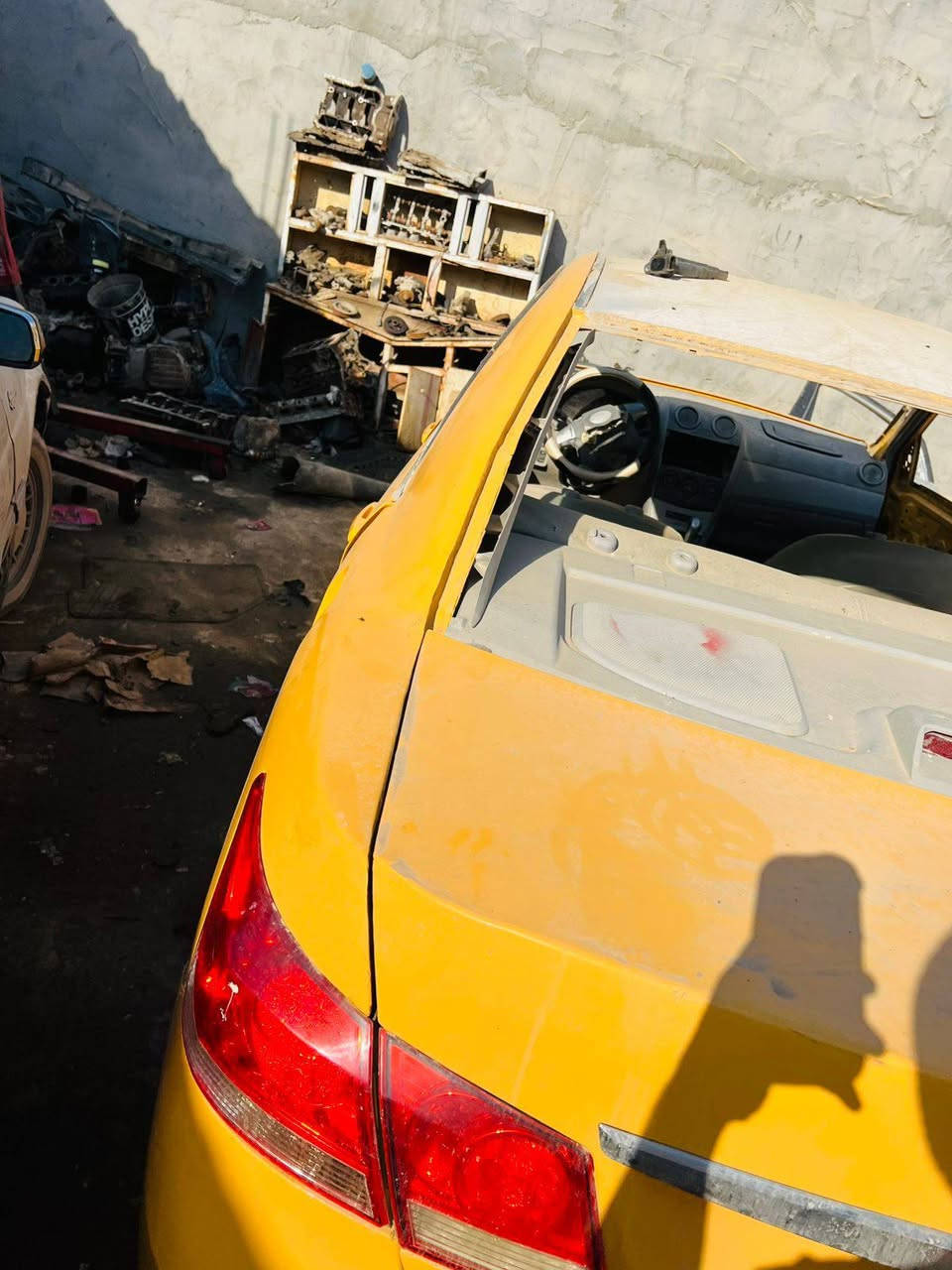 سلام عليكم  بيودي چي ثري البيع  مويل 2015  مضروب معمر جديد بيعك ع وضعه تفصيل ع خاص ورقم  ***********
