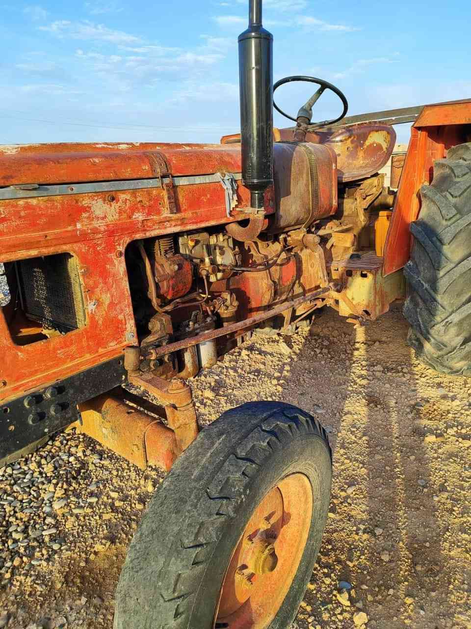 تركتر عنتر للبيع تايرات صدر سلف پم ونوزلات كلها جديد رقم وسنويه السعر 3 ملايين ونص وبي مجال كركوك الحويجه للاستفسار الأتصال على الرقم ***********
