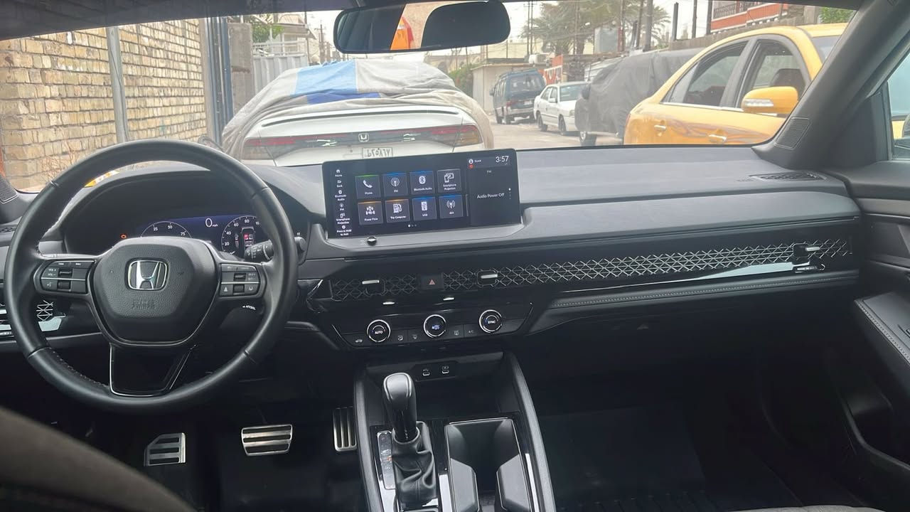 سلام عليكم هوندا اكوردً23 حادثهة جاملغ وبنيد وربع الباب صبغ باقي السيازة مكفول ماشيه 33 السيازة كامله مابيهة ي نقص مكانهة العامريه سعر 193 وبيهة مجال ***********
