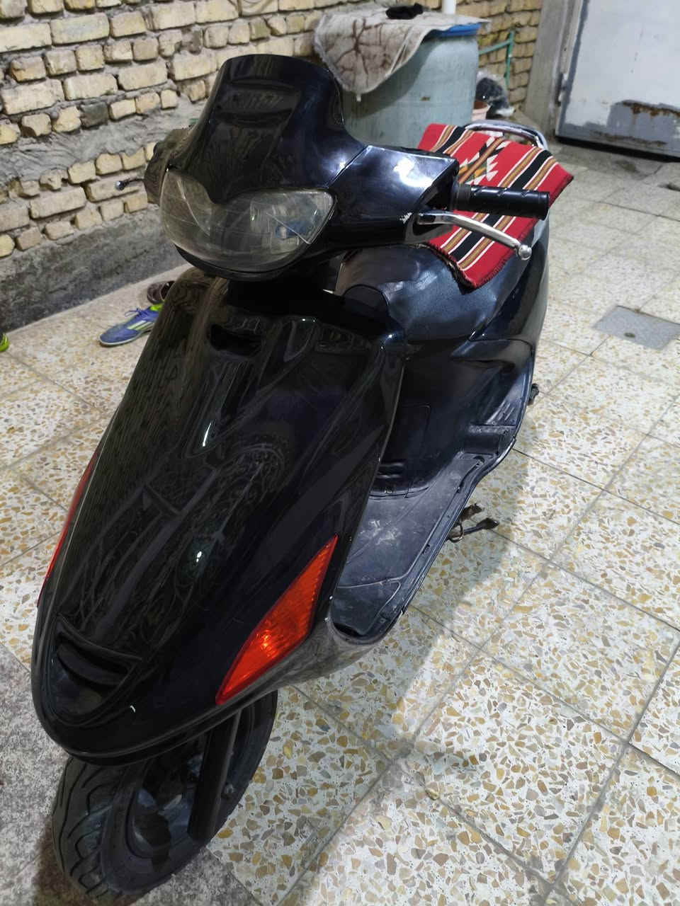 السلام عليكم دراجه فراشه فحل للبيع او مراوس  نضيفـة مفتوحه مره وحده السعر 400 وبيها مجال مكينه حلوه للتواصل واتساب ***********
