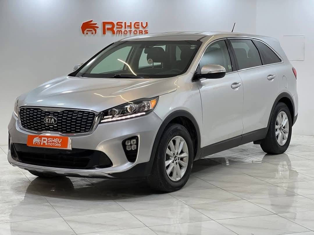 Kia Sorento 2020 clean title
كيا سورينتو 2020 امريكي بدون صبغ وبسعر مناسب كلش
7 راكب .
محرك 4 سلندر  .
مرقمة اربيل رقم جديد  وشرط التحويل  .
بدون صبغ .
السيارة داخل / خارج جديد 
رادار امامي وخلفي  .
#السعر195
رقم شاصي موجود بالصور
***********
