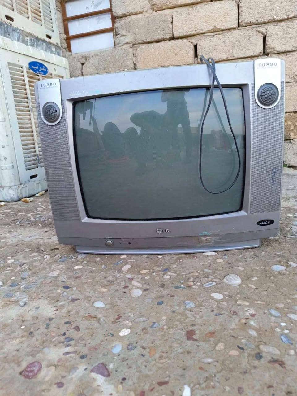 السلام عليكم ورحمة الله وبركاتة  
تلفيزونات. ثنين. للبيع. السعر  خاص
 الاتصال رقم. ***********
