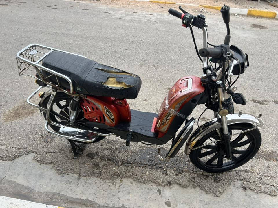 السلام عليكم ماطور شحن خمس بطاريات الماطور نقص اشاير وماصده إماميه  بطاريات فوك نص تمشيك كهربائيات شغاله السعر ١٥٠ الشراي يتصل ويدلل***********
