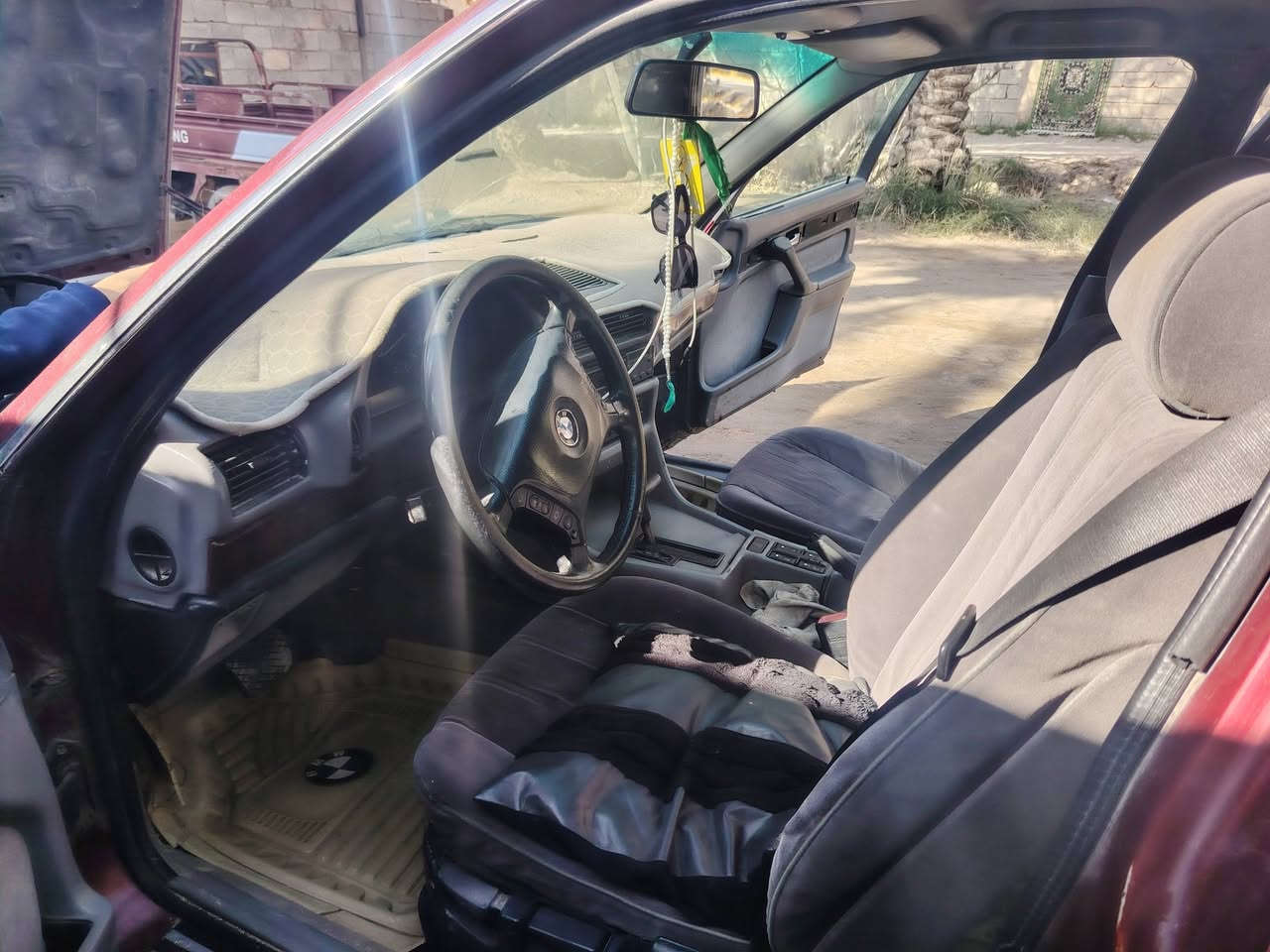 سلام عليكم بيام مروس بكيه حمل ٩٦ او٩٤ نضفه وانطي فراق *********** سياره مكفوله كفاله عامه
