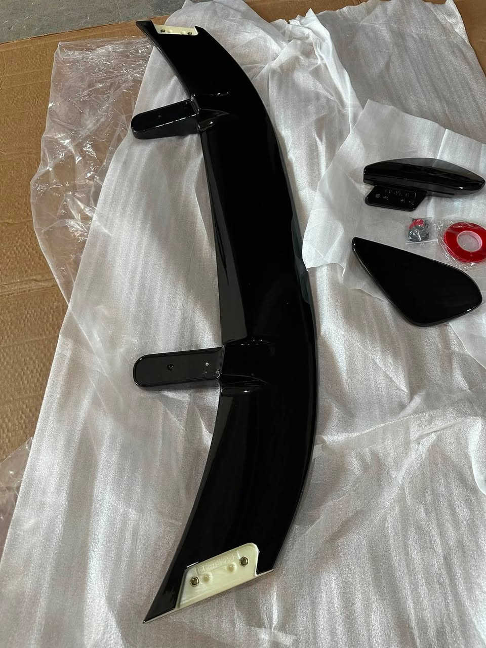 سبایدەری دواوەی جۆکەر (Universal) بۆ سەیارەی هاتچباک و SUV - ڕەنگی ڕەشی بریقەدار
٣٠ الف 
سبويلر خلفي عام (Universal) للسيارات الهاتشباك والـ SUV - أسود لامع


**إذا كنت صاحب هذا الإعلان وتريد حذفه لأي سبب، رجاءا أرسل رسالة إلى الدعم الفني**