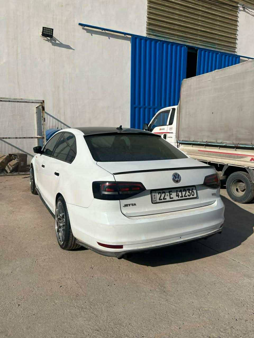 جيتا2016 چوار پارچه ى سبوغه چوار جئ سارده كوتى هه يه سه قفى ته زره كوته مه كينه ى ١٨ تؤربؤيه ره قه م و يه نه وى نوييه گير و مع كينه ى به شه رته 
سعرى ١١٢$ مه جالى تيدايه 
*********** أربيل, العراق
