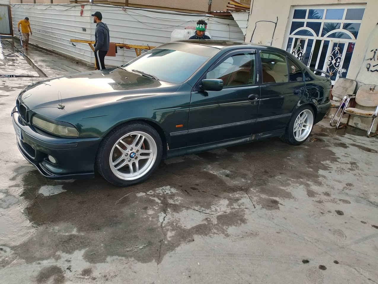 السلام عليكم
السعر 95 قابل للتفاوض

Bmw e39 535V8 

موديل 1998 

رقم انكليزي بغداد بسمي 

مكينه هوه  كير تبترونك كفاله

سيرفز كام بخاخات بلكات مجاول فيول بم طوافات قايش رولات واتر بم راديتر مي دبه ماء ايس هوه كوله جديد 

حداديه اماميه + خلفيه جدد حاليا فقط روس رواط بيهن صوت 

تبريد منظومه كامله جديده

شاشه كار بلي تحكم ستيرن كامره + دمام وسستم سماعات 

بيه كزوز رعب  صوت يفتح ويسد ع الرمونت 

استيرن كهرباء + خزن ميموري

كهربائيات كوله شغاله 

تخم ويل M وتخم تاير جدد + باتري جديد 

لايت زنون ناصي شمسي العالي زنون ابيض 

سبايدر جنطه قطعه نادره 

حساس خلفي بلادي شغال بس يحتاجله تثقيب بل الدعاميه 

حساس جام 4 ابواب شغال 

سنتر لوك بلاد تصعيد جام وتنزيل 

كشنات كهرباء دوشمه عمار الياسري  

منظومه بريك كوله جديده ABS حاويه + فجوج + فلنجات + دسكات 

مكاين جام 4 حاويه

نقص دعاميه اماميه مكسوره والروس رواط بيهن صوت ينزل من سعر السياره 
مكان السياره بابل

استفسار *********** واتساب متوفر
