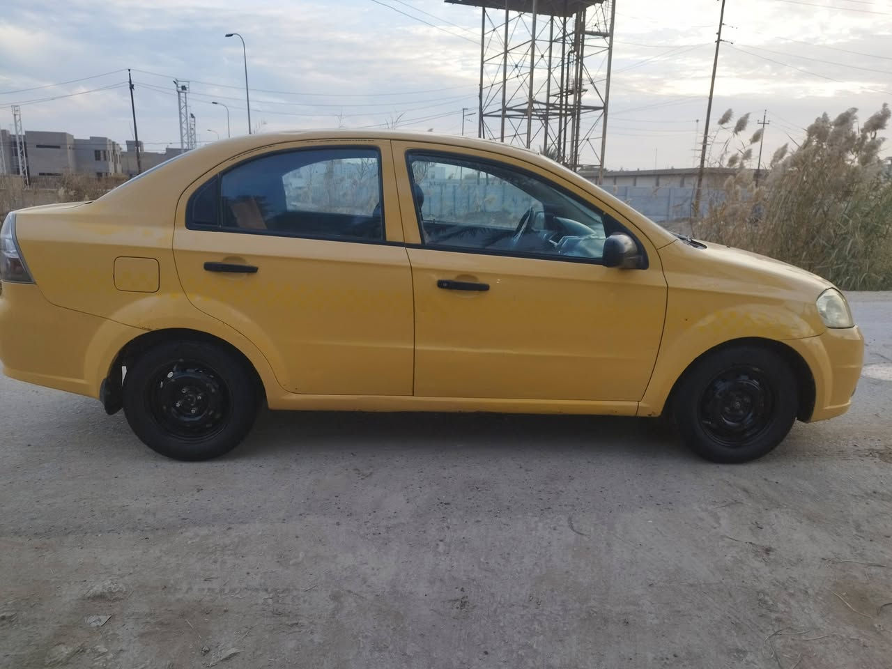 سلام عليكم سياره افيو موديل 2010رقم انكليزي بأسمي سنويه لل2031بيه باب مصبوغ وره السايه كير كفاله تبريد ثلج تخم  تايرات جدد حداديه 70% مكينه بيه تبخير وكازكت ابيع عله وضع المكينه السعر 48وبيه مجال الرقم ***********
