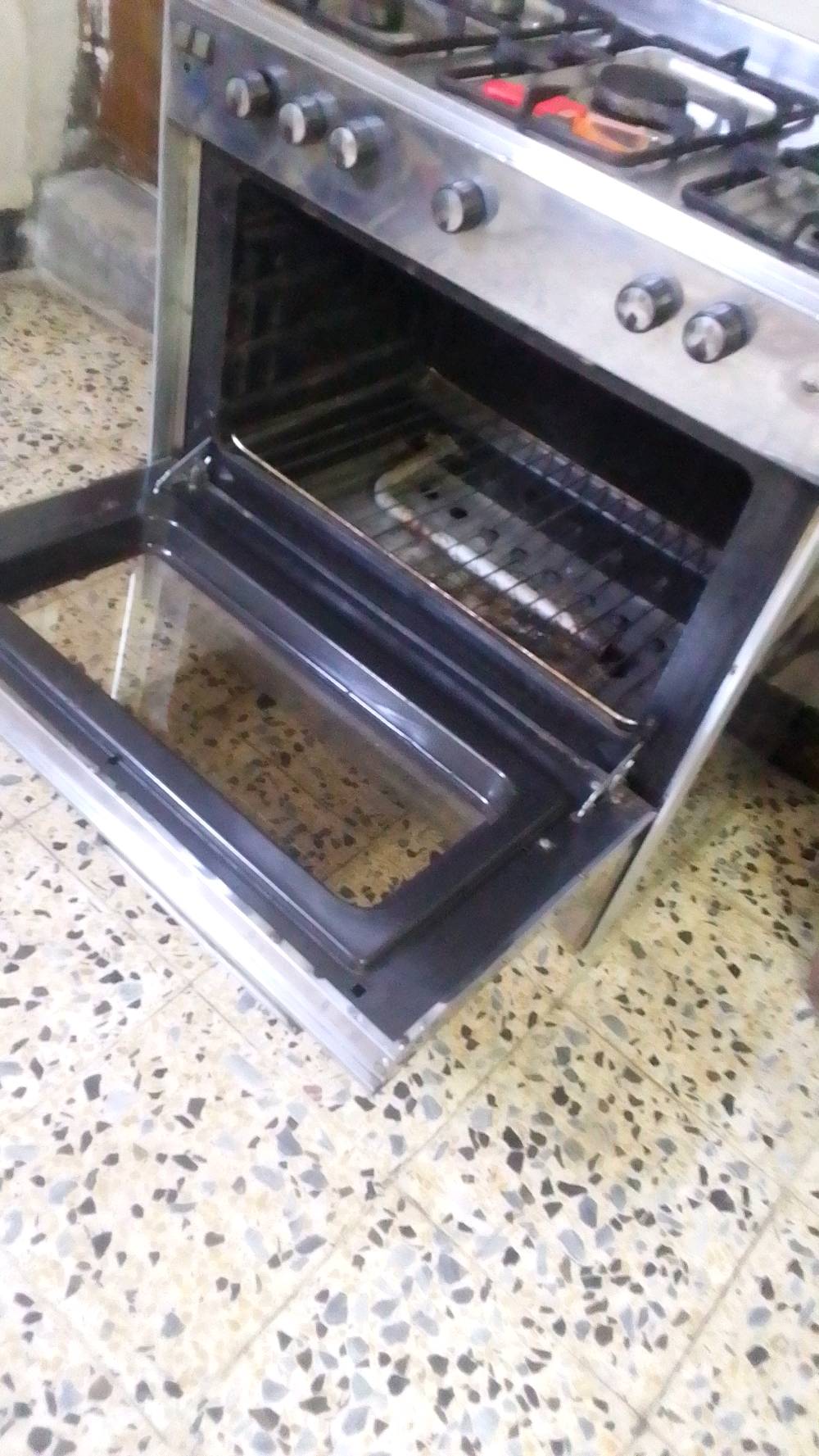 طباخ عشتار نظيف ناره زركه المكان بغداد القاهره
