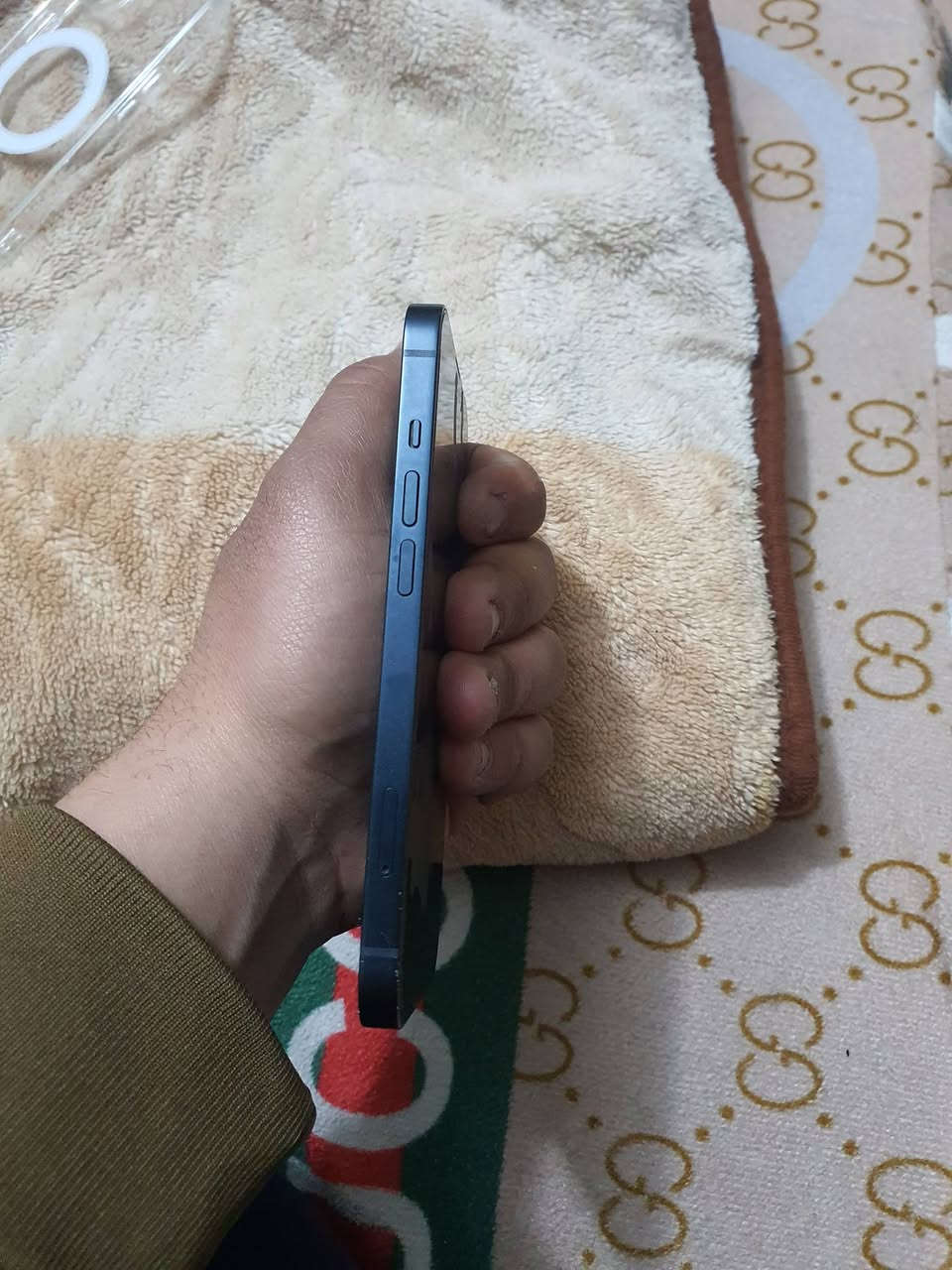 سلام عليكم  ١٣عادي اخي اقرة تفصيل
١٣ عادي كلة بلادي بس من وكع كامت شاشة تلمض  اول متفتح قفل وبعدين تستقر  شاشة مفطورة ولباقي مكفول

بطارية ٨٠ ذاكرة ١٢٨

قيم وخذ بس لحد يكسر بي
كلة يشتغل ***********
