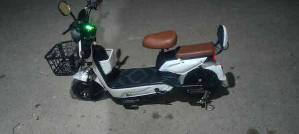 سلام عليكم دراجة شحن حجم 14 مستخدمة قليل تحمل وزن 80كيلو كل الكهربائيات  تشتغل كل شي شغال سرعة 40  السعر 300 الف المكان بغداد حسينية الراشدية مسقط ***********
