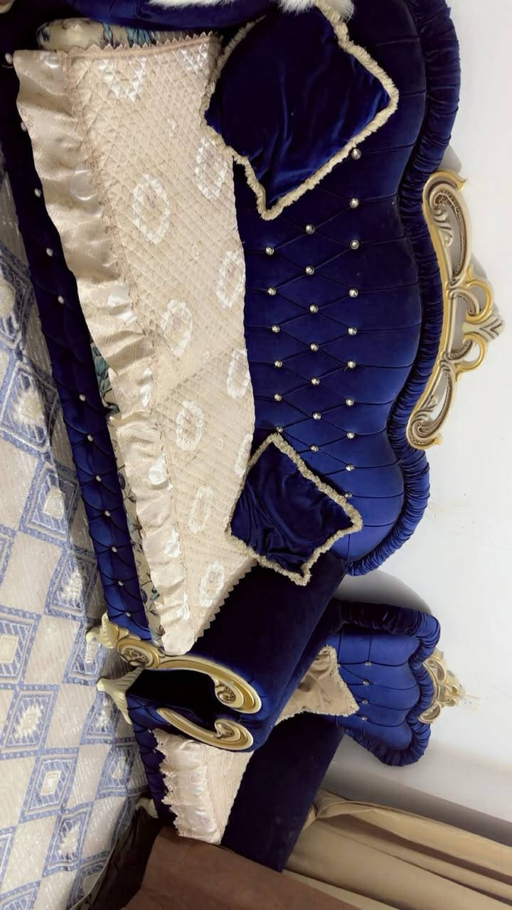 تخم ملكي سعره 350 مكانه حي فارس الاتصال ع رقم 

‭0776 290 4332‬
