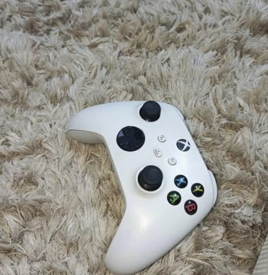 السلام عليكم اكس بوكس سيريس اس ذاكره512جهاز غير مفتوح او مصلح مع ملحقات يدتين الاولى كيم سير والثانيه مال جهاز اصليه مع سماعه محيطيه ارجيبي مع كامل الملحقات عدا الكارتونه السعر 400الف قفل
***********
