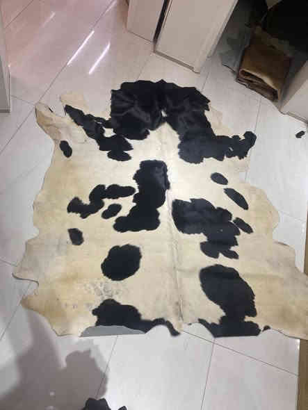 جادة جلد طبيعي 100% بحجم ممتاز وشكل أنيق جاهزة لتزيّن منزلك أو مكتبك!
📍 العنوان: بغداد – حي الجامعة – مقابل معمل بسكولاته
📞 للطلب والاستفسار: *********** / ***********
