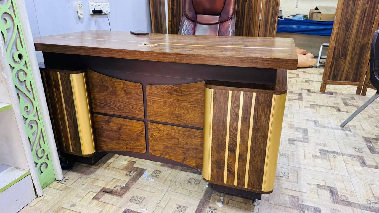 للبيع كرسي وميز مكتبي مع سديات عدد 2 مع كراسي بلاستك عدد 7 مع رفوف نضيفة جدآ مع بنكهة سقفية للاستفسار اتصل
***********
