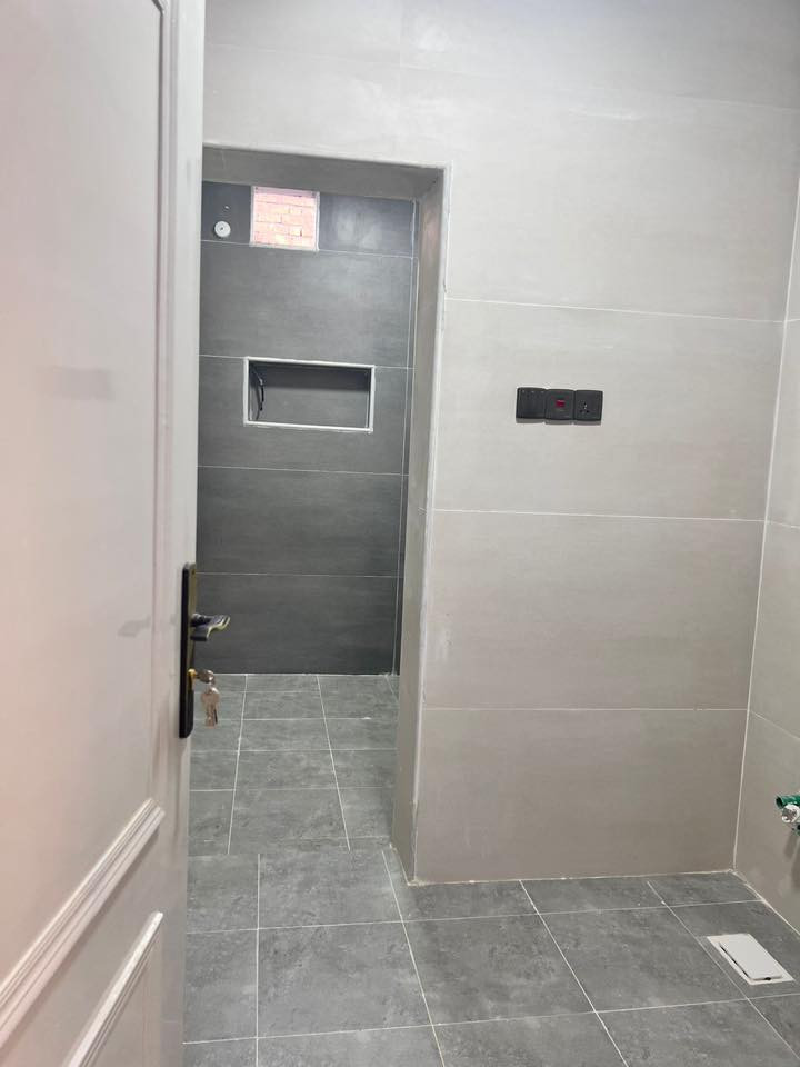 دار للبيع طابو صرف المساحه 320 طابقين يحتوي على 4 غرف وصاله وستقبال وترك خلفي كبير منطقه البطاط مقابل المدرسه للاستفسار ***********
