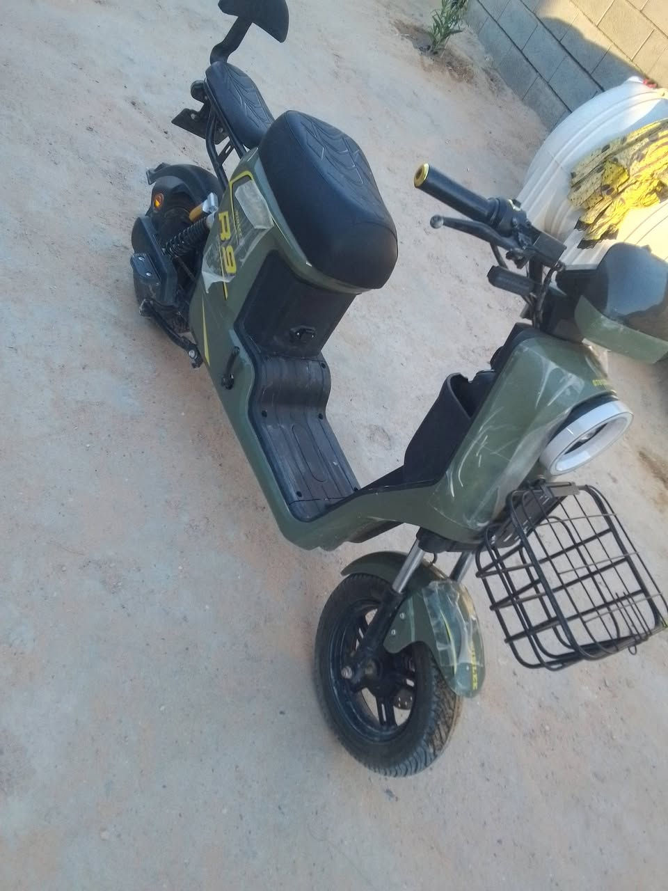 R9 جديده بعهدها بالزكات الشركه كاملة مكمله 

السعر 450.... البصره الهارثه ***********
