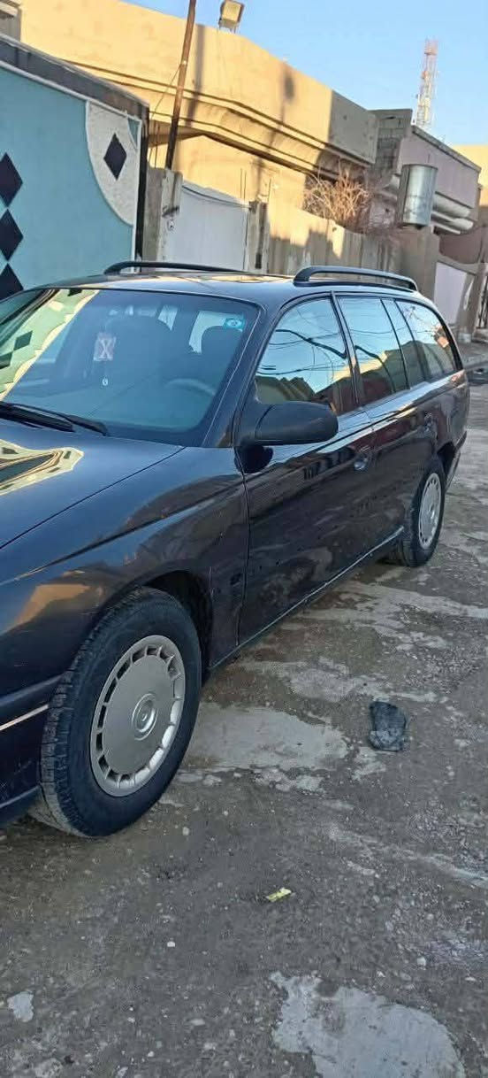 السلام عليكم رمضان كريم عندي سياره للبيع اوبل اوميكا بزون حجم 20 كير اوتوماتيك سياره ما بيها قطعه صبغ السياره موجوده موصل حي الانتصار تبريد بيا بس عاطل رقم سنويه جديد موديل 96 سعر 48 وبيها مجال *********** رقم الهاتف ***********
