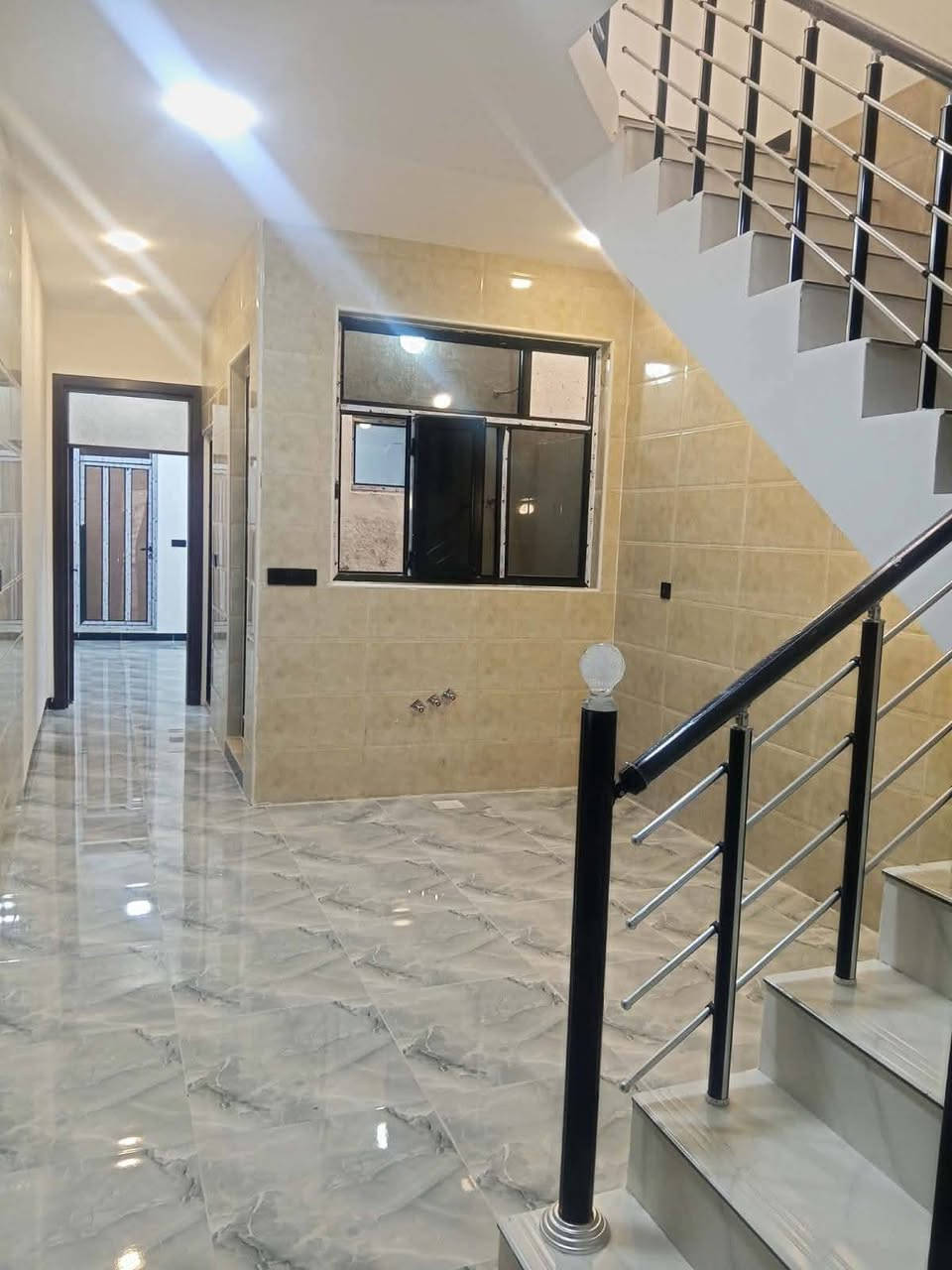 السلام عليكم
تونات 75 للبيع🏠🏠
كل دار  يحتوي  على هول صالة
منور مطبخ وخدمات عدد 2
غرف نوم عدد 3
حي الجهاد ديوان المخابرات 
للاستفسار ☎️ *********** واتساب
