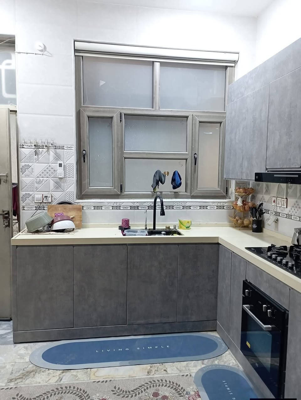 دار للبيع حله نادر الاولى شارع الحسن قريب جدا على الخدمي 

المساحــــــة  170 متر طابو زراعي سند25 

الــوآجـــهــة  8.5 متر 
النــــــــــــزال 20متر 

طابقين بناء حديث ارضيه مرمر

يحتوي على اربع غرف نوم وصاله وكليدور ومطبخ ومجمع صحيات وطارمه

عرض الشارع 10متر تبليط مجاري كافة الخدمات 

للاستفسار ***********
***********
مراجعة مكتب سومر للعقار حله نادر الاولى على الشارع الخدمي قرب حسينيه حنتوش
