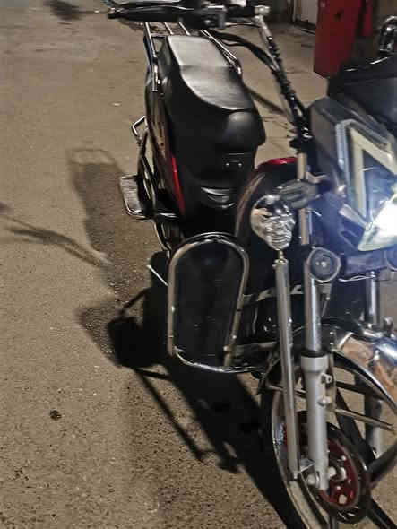 هارلي لبيع موديل 23 بطاريات جديد إنتاج 26 
صار شهرين من مشدودات   ع فحص عشره ونص يقرن كهربائيات كلها شغاله اي نقص مابيه جهاز مانع سرقه تحكم عن بعد بصمتين وسويجين سعر 475,بيه مجال لشراي 
***********
+9647827587898
