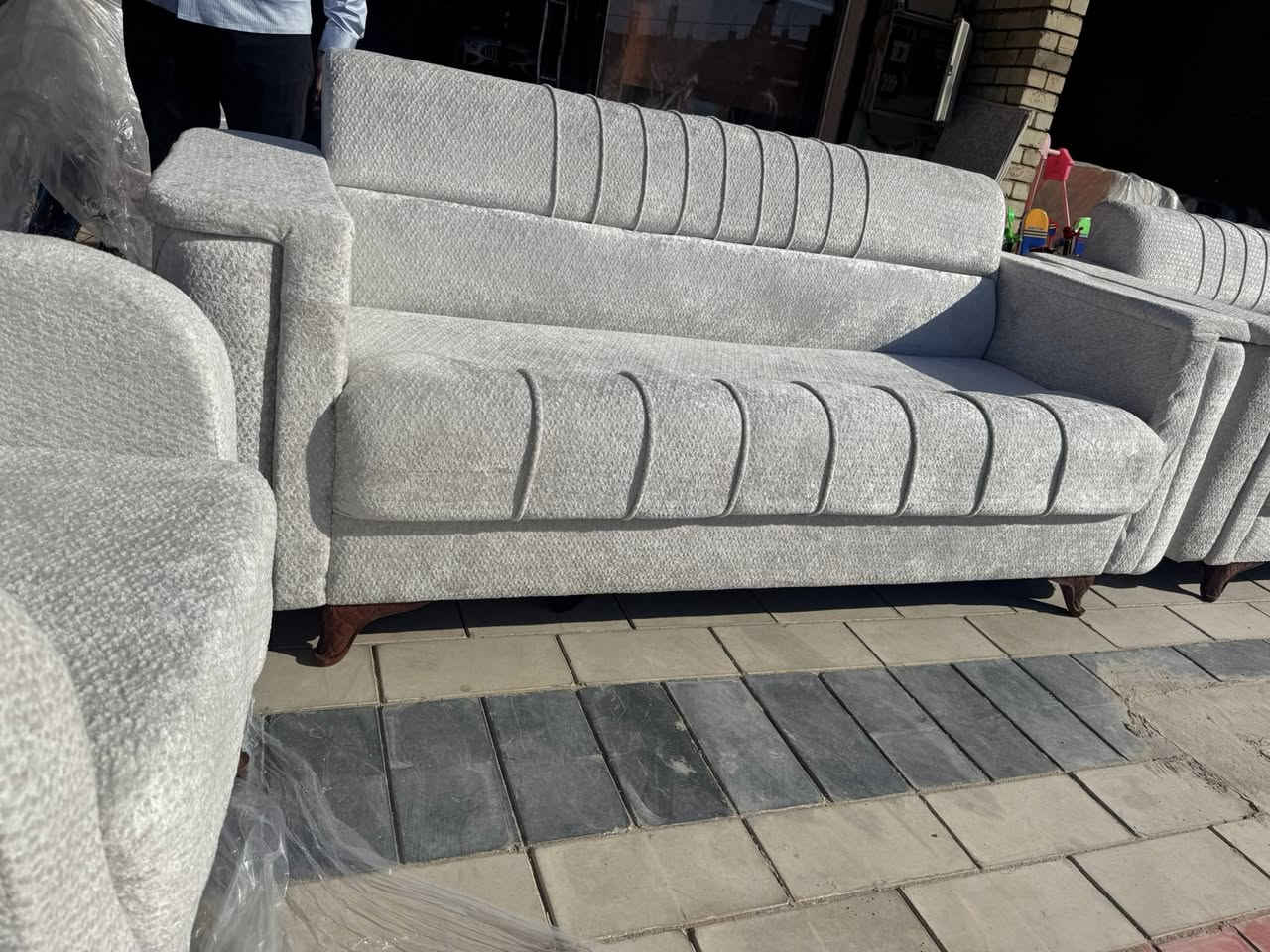 نص  تخم 300 الف جديد قنفة ثلاثية وثنائية و كرسي
معرض ضياء *********** شغل درجة أولى
