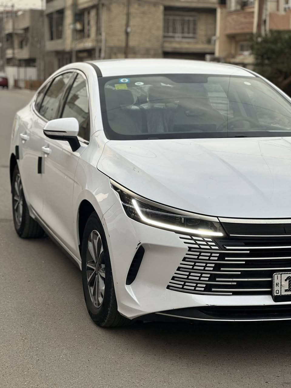 السلام عليكم 
من رخصه الادمن 
Bydدست رويل 
مرقمه كامله باسمي كبل تحويل 
معروفه موصفات الدسترويل ما يحتاج نذكر شي 
سياره بوضع الشركه 
ماشيه1400بعده زيرو 
سياره بيهه شخط بالدعاميه وبس وموضح بالصوره 
سياره خير من الله ما ناقصه شي كاعيات بيهه تنصيب برامج كلشي مكمل بيهه 
السعر 133ورقه 
المكان بغداد 
الاستفسار ***********
