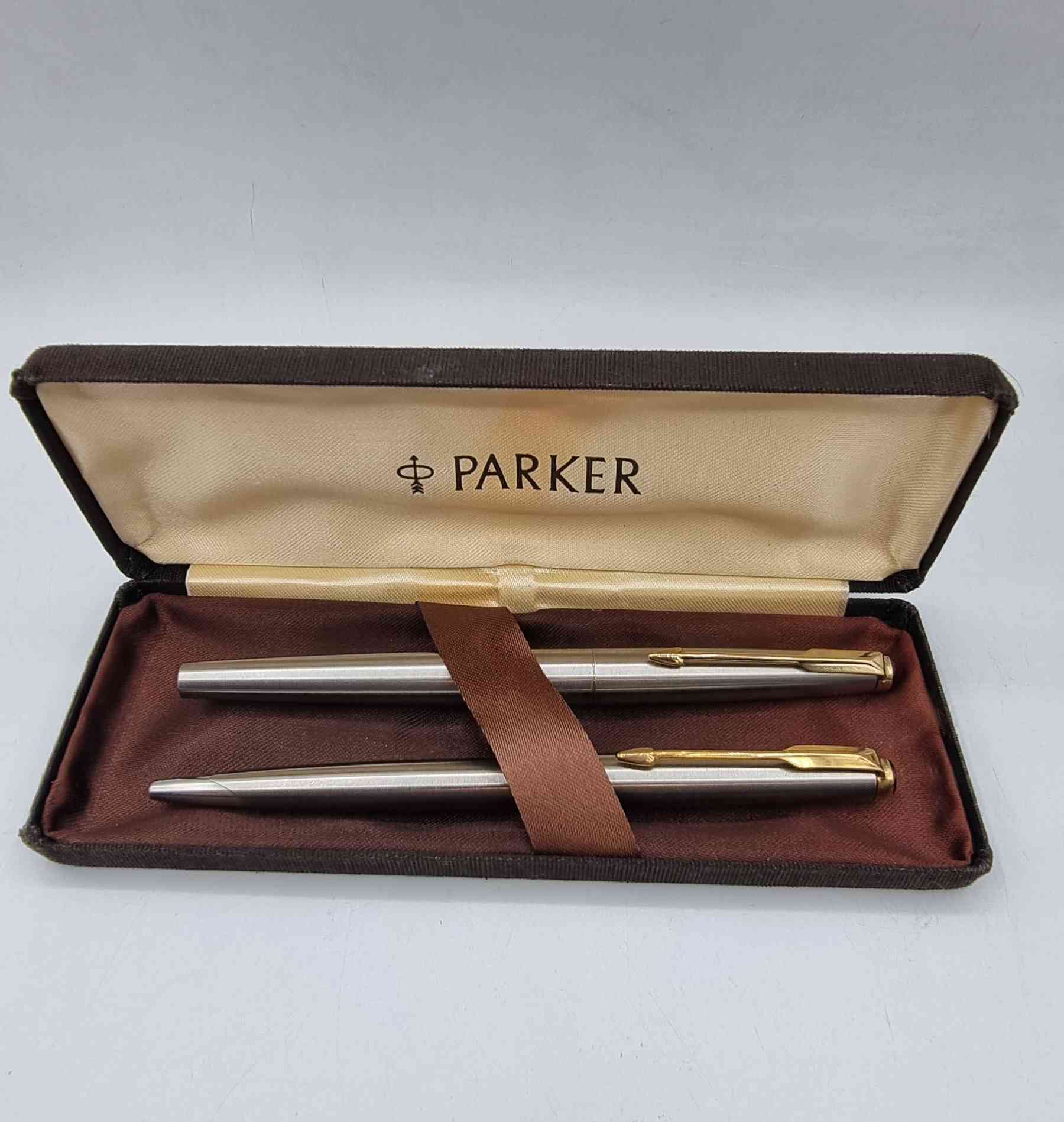 تحية طيبة  ،،،
#سيت_اقلام_باركر_فالكون_50 PARKER FALCON 
            الصنع  : امريكي #اصلي  ، MADE IN USA  ، 
        إنتاج #قديم  ، بالعلبة #الأصلية  ، تصميم مميز جدا  ، 
 مصنوع من #الفولاذ مقاوم للصدأ مصقول #ستانلس_ستيل ،
السعر :  135 الف ، 
يوجد توصيل  .


**إذا كنت صاحب هذا الإعلان وتريد حذفه لأي سبب، رجاءا أرسل رسالة إلى الدعم الفني**