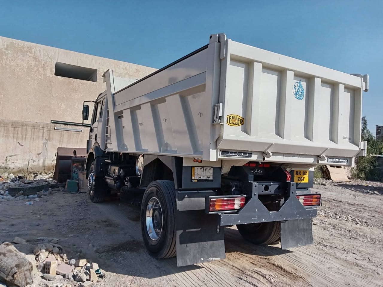 البي كرواتي موديل 92 قمارة وربع قلاب شاصي ألماني تخم تاير سبرنكات اقجم بدي جديد مكينة ٨. ٣٨ كير ٤×٤ للاستفسار الاتصال على الرقم *********** ابوزهراء العتابي
