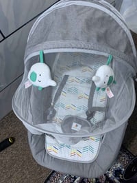 كاروك هزاز جديد مستخدم كلش قليل مره او مرتين و +شمعه مال ابوصفار للطفل...