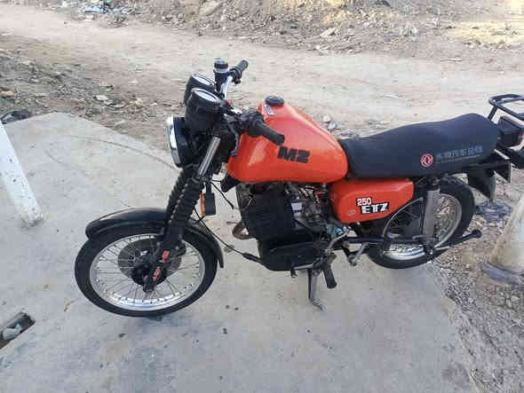 للبيع MZ قنبوره الماني  موديل 90بدون دراجة مال باله مكينه ستندر 0 شاصي عله وضع لشركه دراجة كله الماني برغي مابيه نقص لسعر 2250 مكاني بغداد ***********
