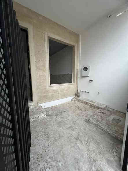 #عروض_عقارات_الحيدر

دار للبيع مساحة 100متر طابقين معزول درج خارجي فول مواصفات زيرو واجهة 5 نزال 20 اتجاه قبله يصلح استثمار ايجار جمعية غرفة تجارة يبعد عن شارع العام 30متر 
للاستفسار اكثر الاتصال على الارقام التالية
***********
***********
