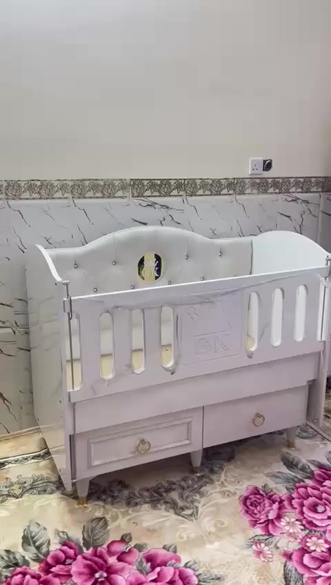 سرير اطفال ينفتح مشتريته 250 للبيع  بعده جديد بالنايلون  أبيعه بسبب ضيق المكان للاستفسار مراسله الرقم ***********
