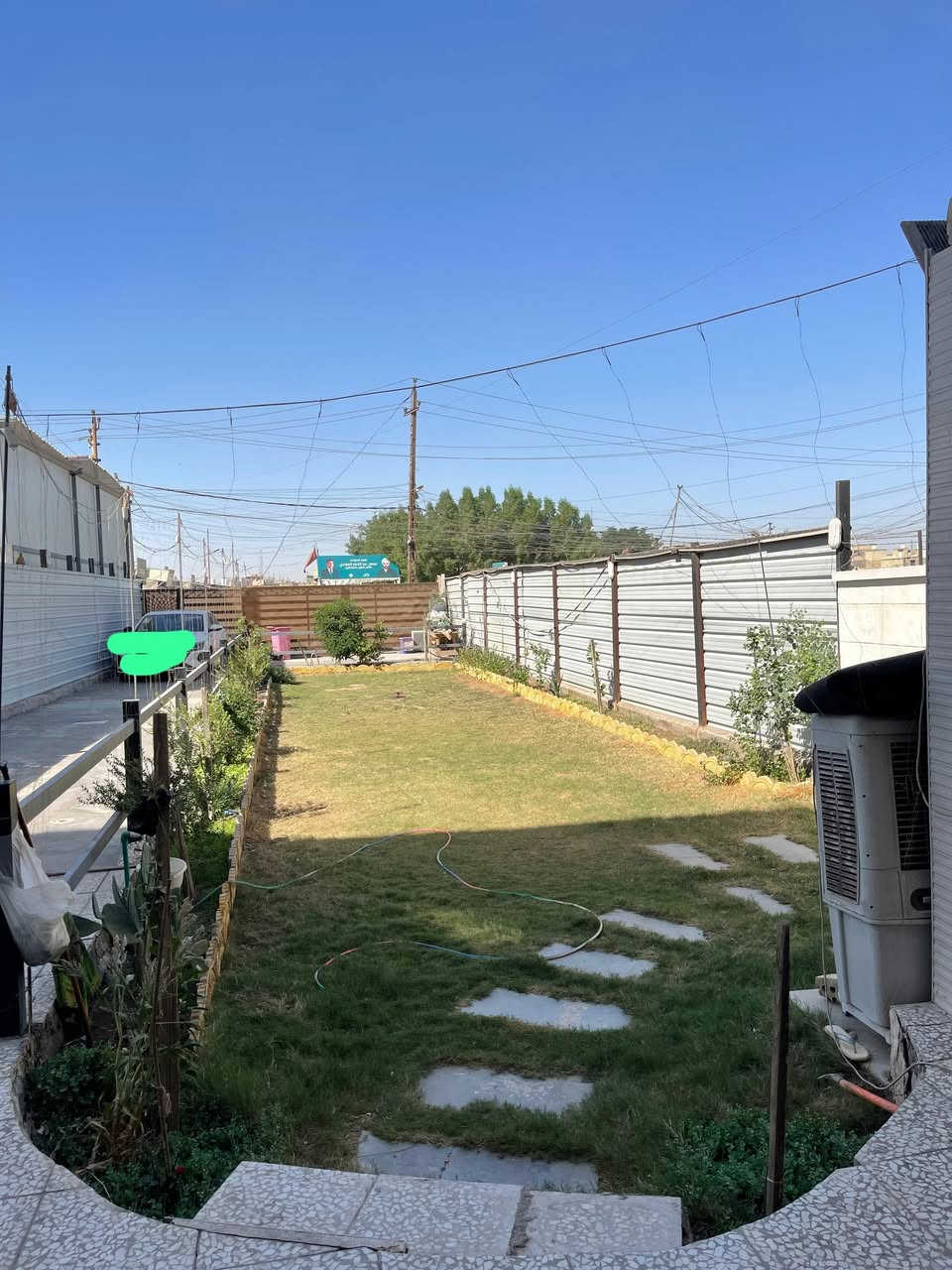 دار للبيع بيت مساحه 285 طابو زراعي سند 25
نزال 30 متر 
واجهه من امام 8 ونص وخلف 10 ونص 
طرمه مع حديقه كبيره نزال 35x8 ونص
مع حمام خارجي مع منظومه كامرات
يتكون من استقبال 7x4 مع🚪 غرفه طعام متصله بها مساحتها 5x4
مطبخ مساحته 7x4 مع مطبخ حار 
صاله درج مساحتها 7x6
مع مجمع صحيات 
مع غرفتين نوم طابق الارضي 
مع منور خلفي كبير 
مع منور شلال طبيعي مطل ع الصاله وغرفه من طابق ثاني 
الطابق ثاني ساحه درج كبيره مع صحيات 
و3 غرف نوم مع سطح خلفي وسطح علوي 
العنوان / الدوره نهايه ابو دشير الحي صناعي ع شارع الرئيسي 
السعر 360 قابل لتفاوض 
الاستفسار ***********
