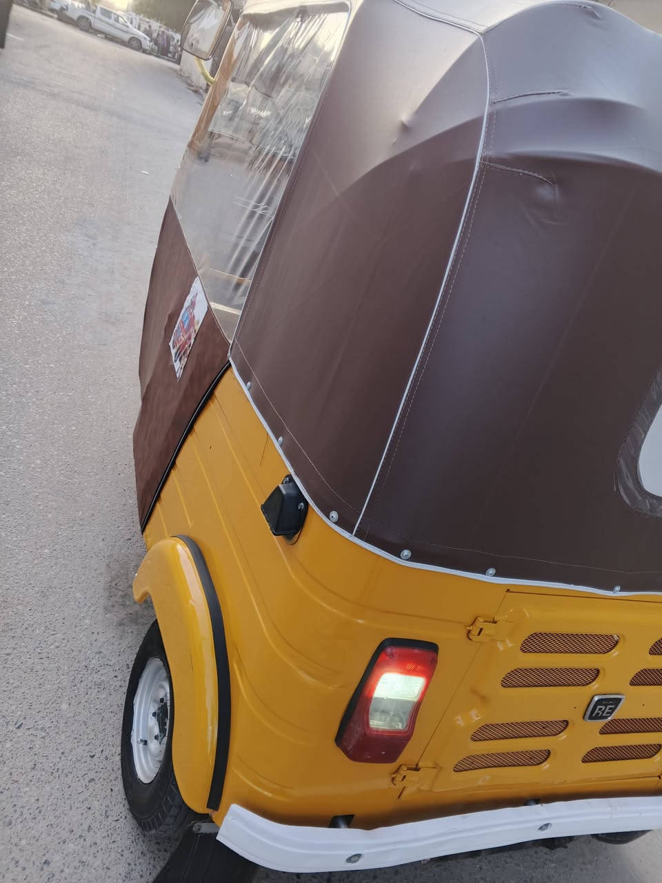 السلام عليكم تكتك موديل 21 تكتك بدون اوراق مكفوله سرقه تكتك خير من الله ما ناقصها اي شي كبل للشارع مصبوغه جماليه ومجفته تجفيت درجه اولى شركه عنوان بصره ***********
