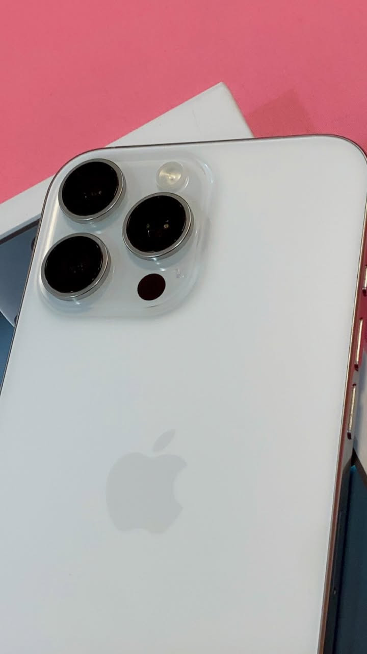 السلام عليكم بيع او مراوس
16 برو ماكس 256 شرق اوسط 

مشحون 8 مرات بعده جديد بطاريته 100  نظافته 100 ملحقاته كامله ضمانه كدامك كلشي واضح بصور كيبله بعده ممفتوح سعره 1400 الف قفل 🔏 مكاني بغداد *********** واتس
