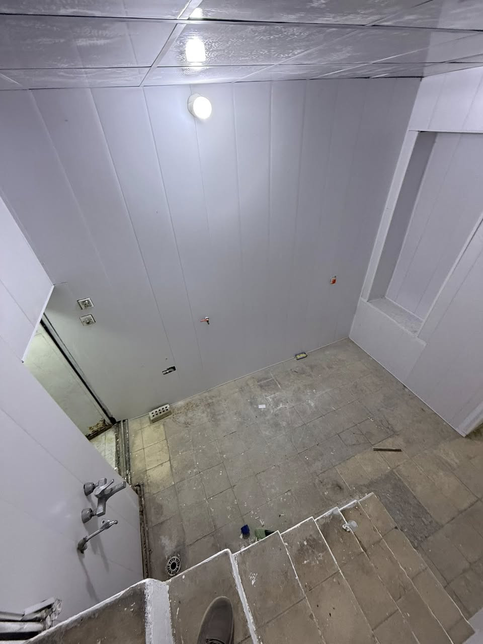 مشمل للايجار ( عكاده )
يحتوي على /
3غرف نوم وصاله ومطبخ وخدمات 
📍 موقعه الاعظميه شارع عشرين مقابيل مثلجات المائدة 
ايجاره 450 قفله
الاستفسار : ***********
