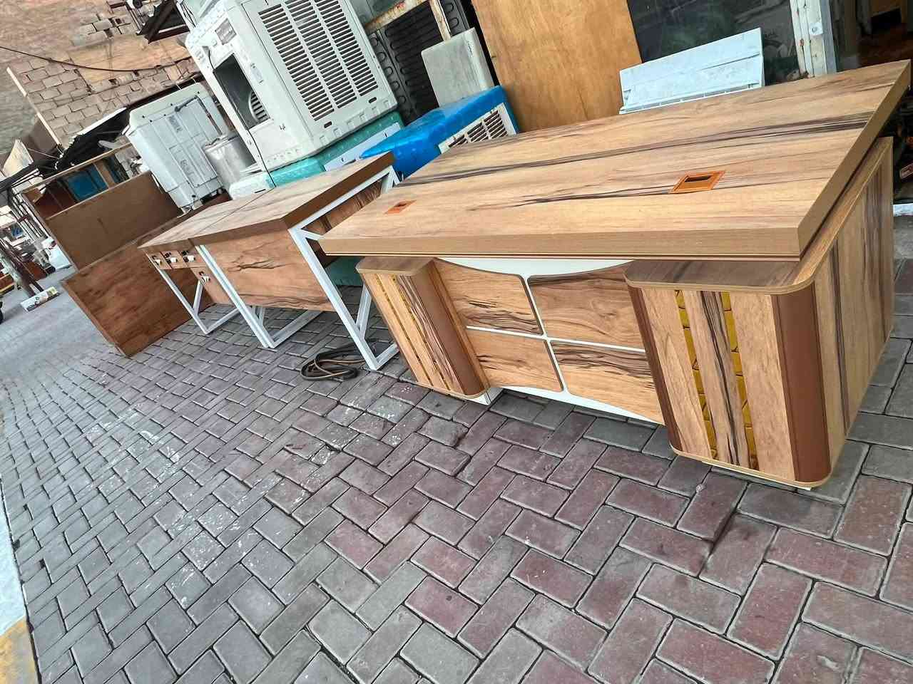 ميز مكتب
السعر ١٤٠ 
***********
التحرير جاهزه
