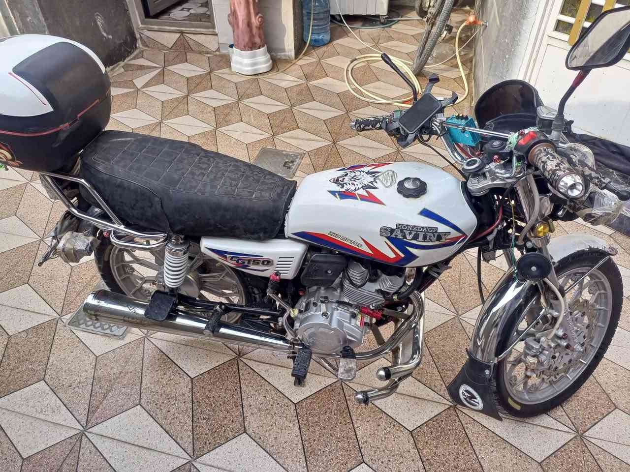 للبيع دراجه سفانه موديل 24 اوراق اصولي كهربائيات شغاله بصمه تشغيل عن بعد اوراق اصولي دراجه مجنبزه وخير من الله السعر 650 قفل 
رقم ***********
