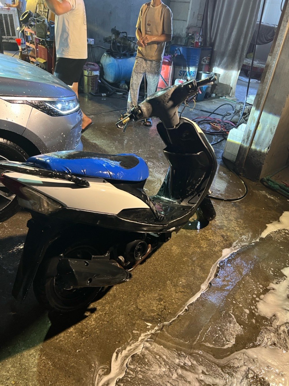 ماكس منغولي للبيع كهربائيات فقط لايت وبدون سلف بس هندر وكفرات تجاريه شلعه تخبل وجوزه تجاريه سعره 400 وبيها مجال