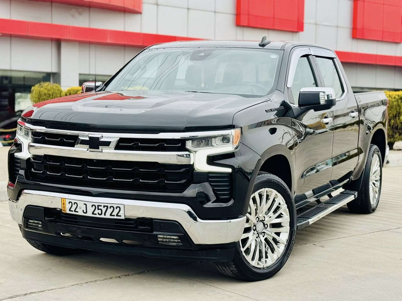 شوفرليت سلفرادو موديل 2023 وارد امريكي
المسافة المقطوعة. 36الف ميل 

بودي قصير باب خافي طويل 

الضرر 1 قطعة بدون دواخل وشاصي 

المواصفات LTZ

الفاصيل 

-فتحت سقف سلايد

-محرك 5.3 المرغوب 

-كير ارضي 

-كشنات جلد تدفئة تبريد +قاصة + خزن ميموري 

-شاشة 17 بوصلة ديجتال 

-عداد ديجتال 

_5كامرات محيطية 360 درجة 

-حساسات خلفي امامي مع مانع تصادم ورادرات 

بعد بي اهواية مواصفات اضافية 

الموقع /كركوك - سليمانية 

السعر 388 ومجال 

***********
