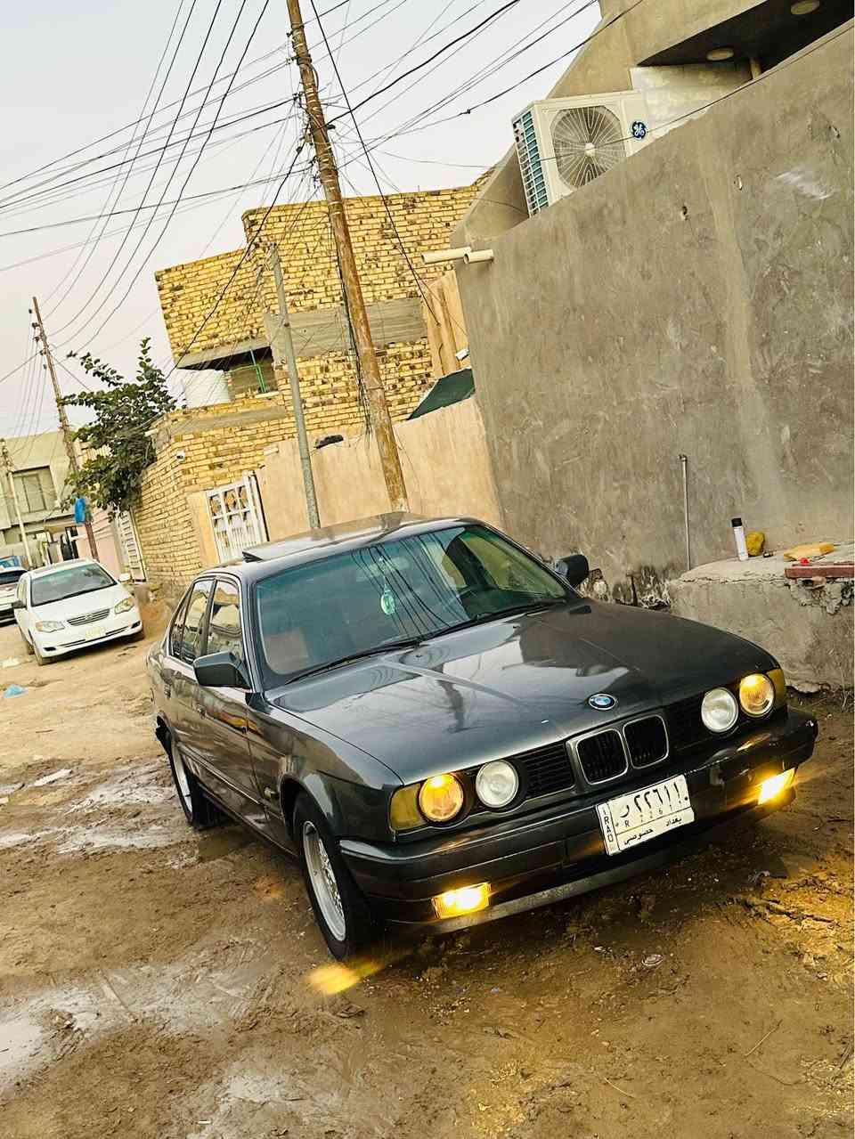 سلام عليكم 
بي ام 535 كير عادي
مكينه مفتوح 35 جديده مال حاويه
رقم بغداد مشروع وطني شرط عقد مروري
حداديه امامي خلفي جديد
تخم تاير جديد 
منضومه بانزين كلهه جديده 
سستم سماعات ودمام كلش عالي
السياره شلعتهه تشك الكاع وترايك شرط 200
صبغ جديد داخله نضيف
السياره معمره كله جديده ماناقصهه برغي
فتحه شغاله جام كهرباء 
كهربائياته كله شغاله مابيهه كلوب طافي
السعر 40 وبيهه مجال حك الجيه فقط والسياره احلى من الصور مكاني حله حي العسكري *********** حلة, بابل
